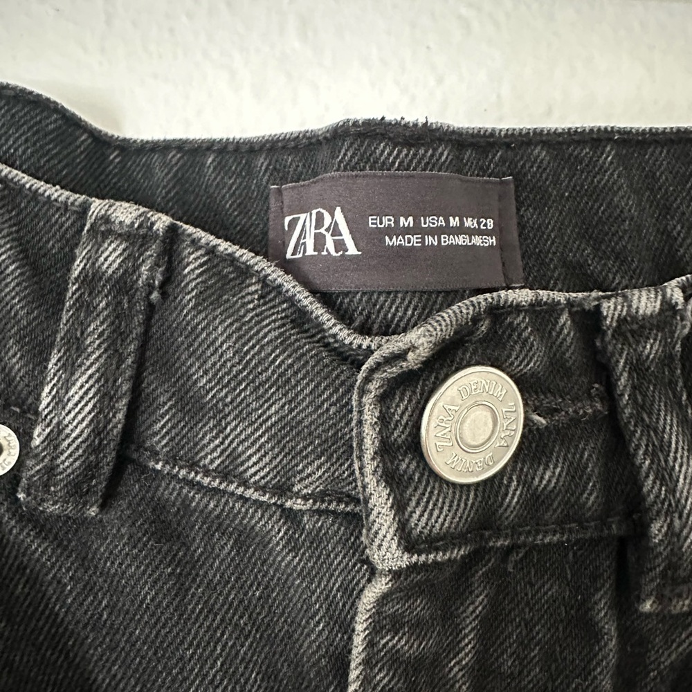 Zara Distressed Black Denim Skirt - Picture 2 of 3